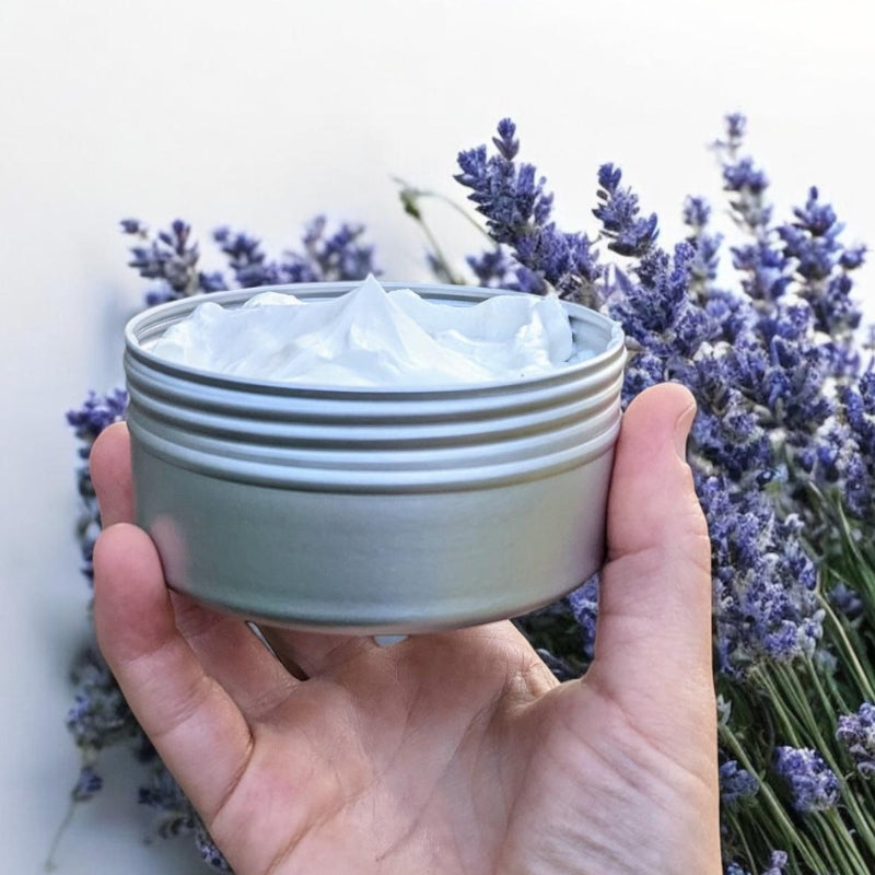 Lyckåsem - Bodybutter i en öppnad aluminiumburk.