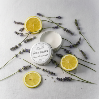 Body Butter flat lay med lavendel och bergamott